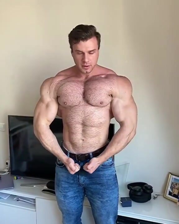 the big muscle flexing
