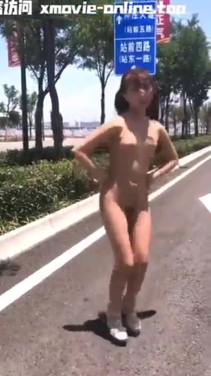 Chinese girl sexy naked dance　04