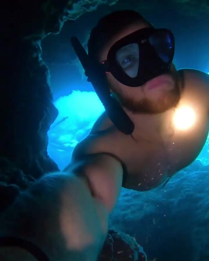 Bearded hottie freediving underwater
