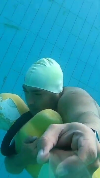Kareem barefaced underwater with swimcap - video 2