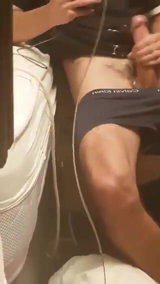 BIG COLLEGE DICK BEAT OFF