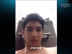 Horny Filipino Singer Masturbates on Cam