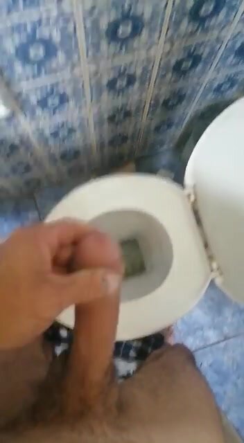 Skinny guy cum in toilet