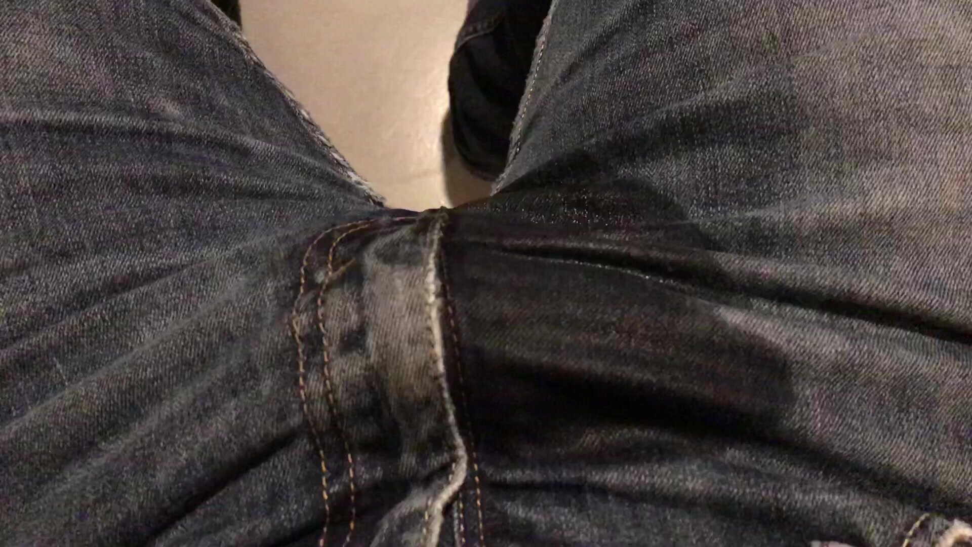 Pisse dans  jeans