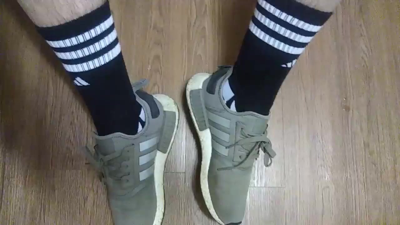 Stripping Adidas NMD Sneakers