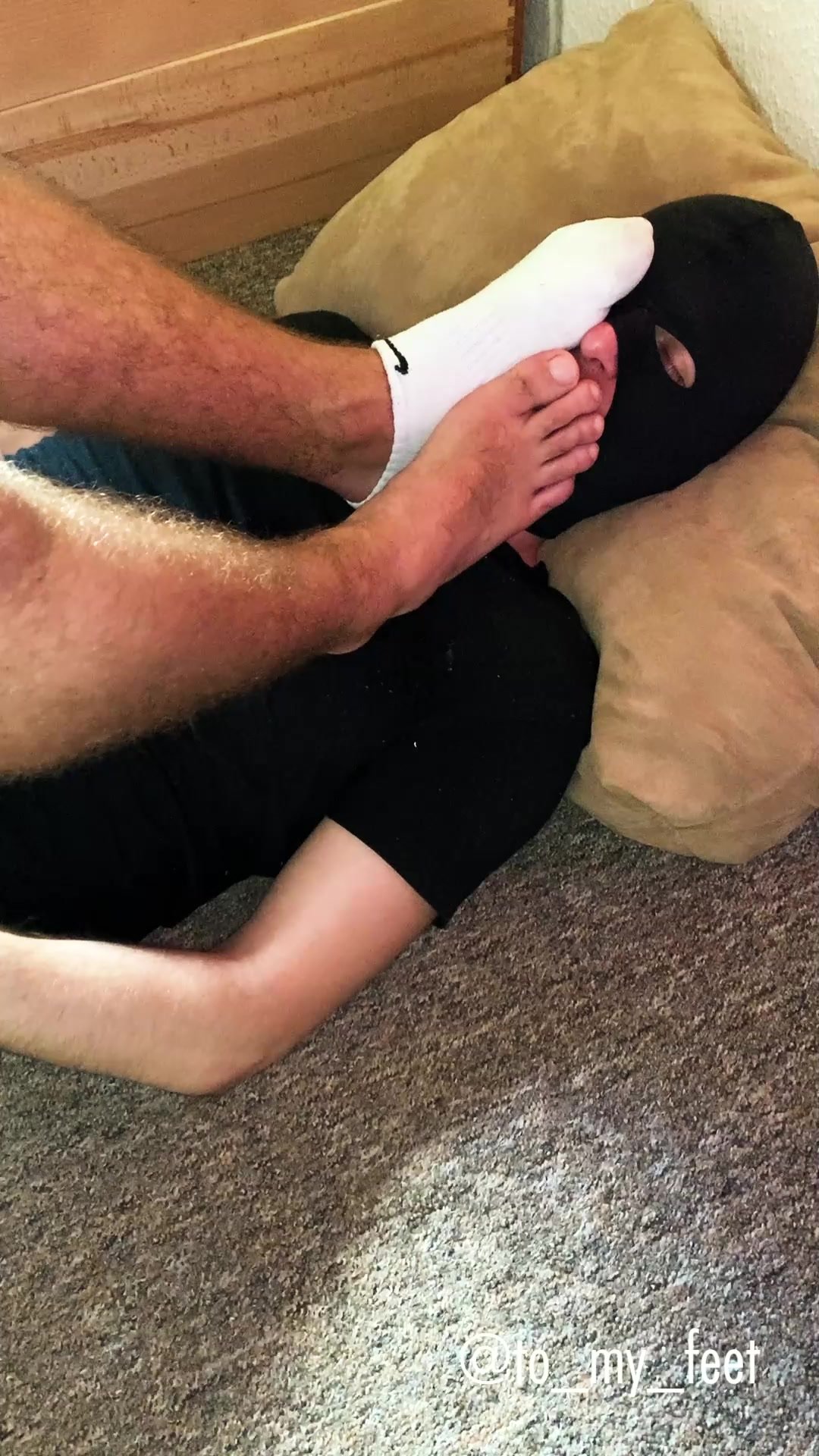 dude worships my Socks & Feet on a hot summers day