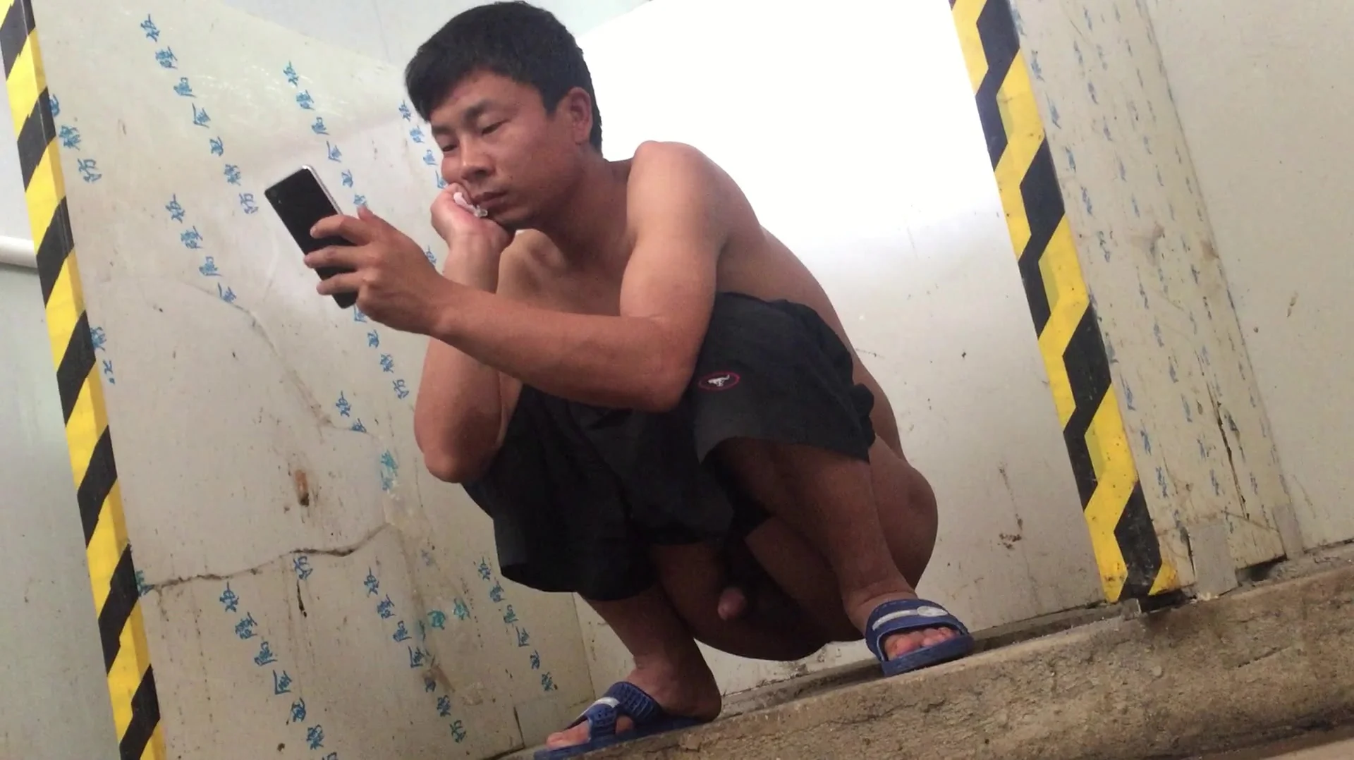 Asian Public Toilet - Chinese in public toilet (81) - ThisVid.com