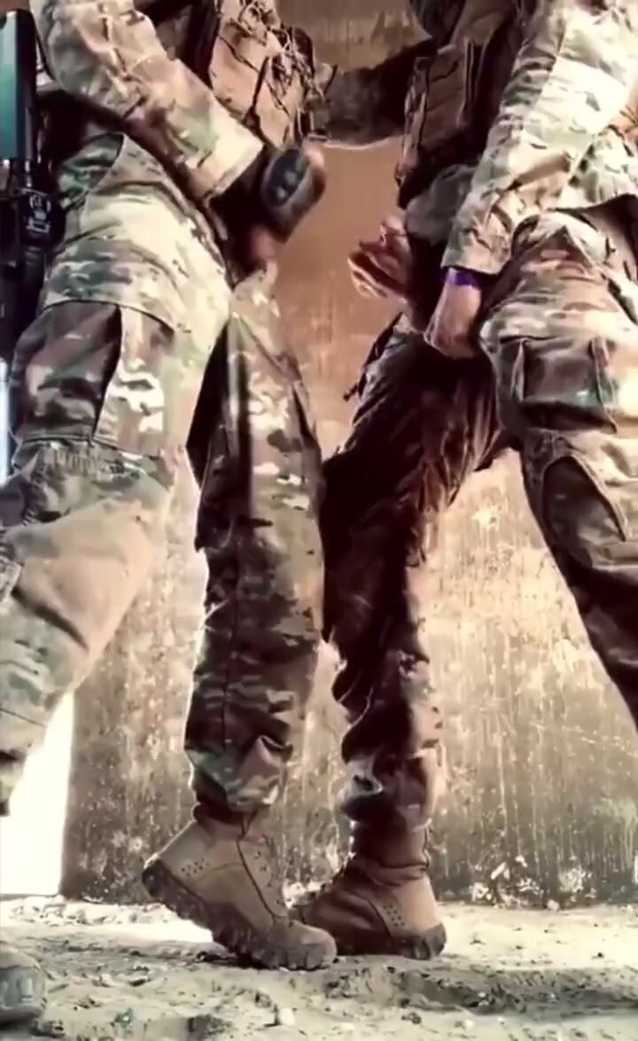 Soldiers take bate break on patrol