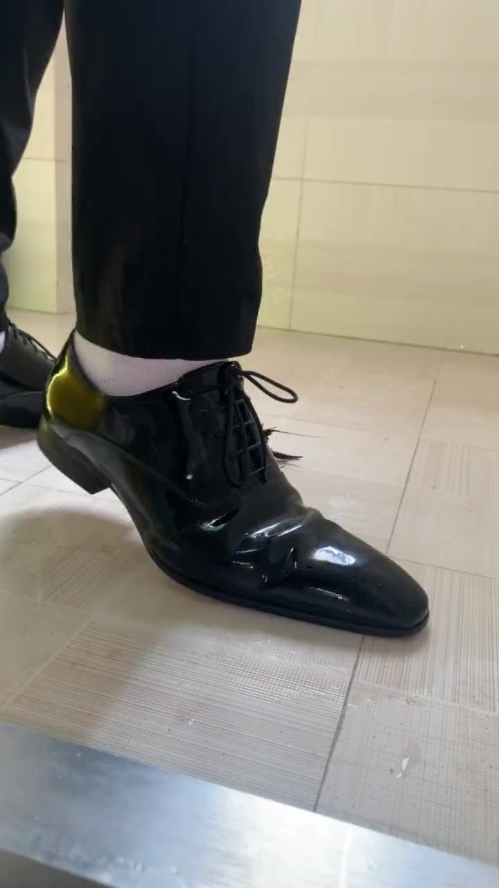 Male under shoes/ dress shoes - video 9