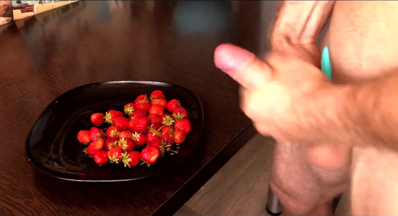Russian creamy strawberries