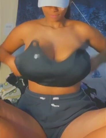 Black Girl Shakes her Huge Tits