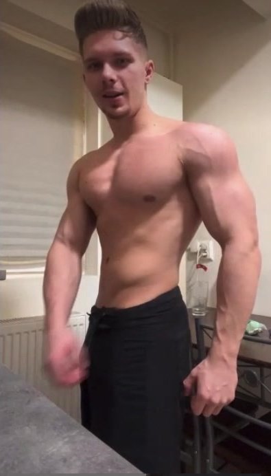 cashmaster master makes you worship his muscles