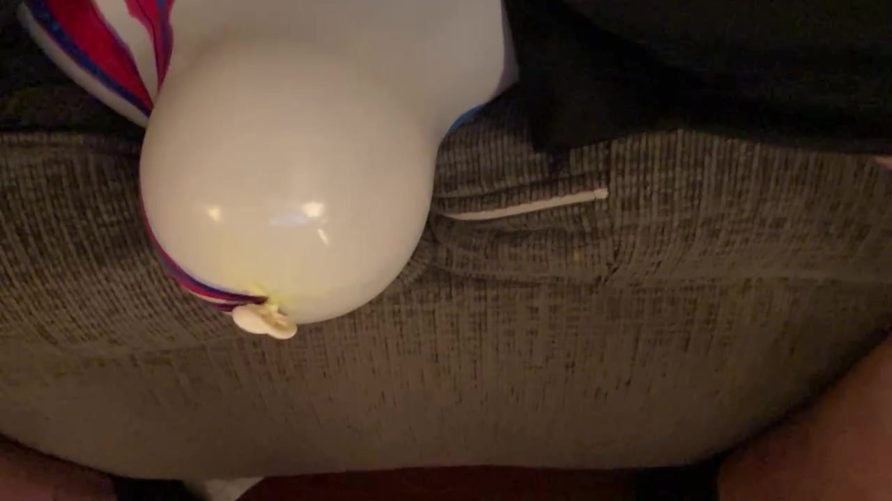 Balloon accidental sitpop