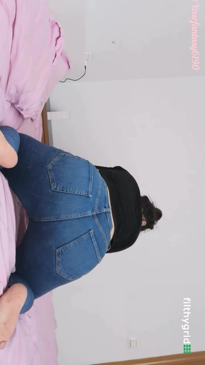 Girl has wet bubbly farts in jeans