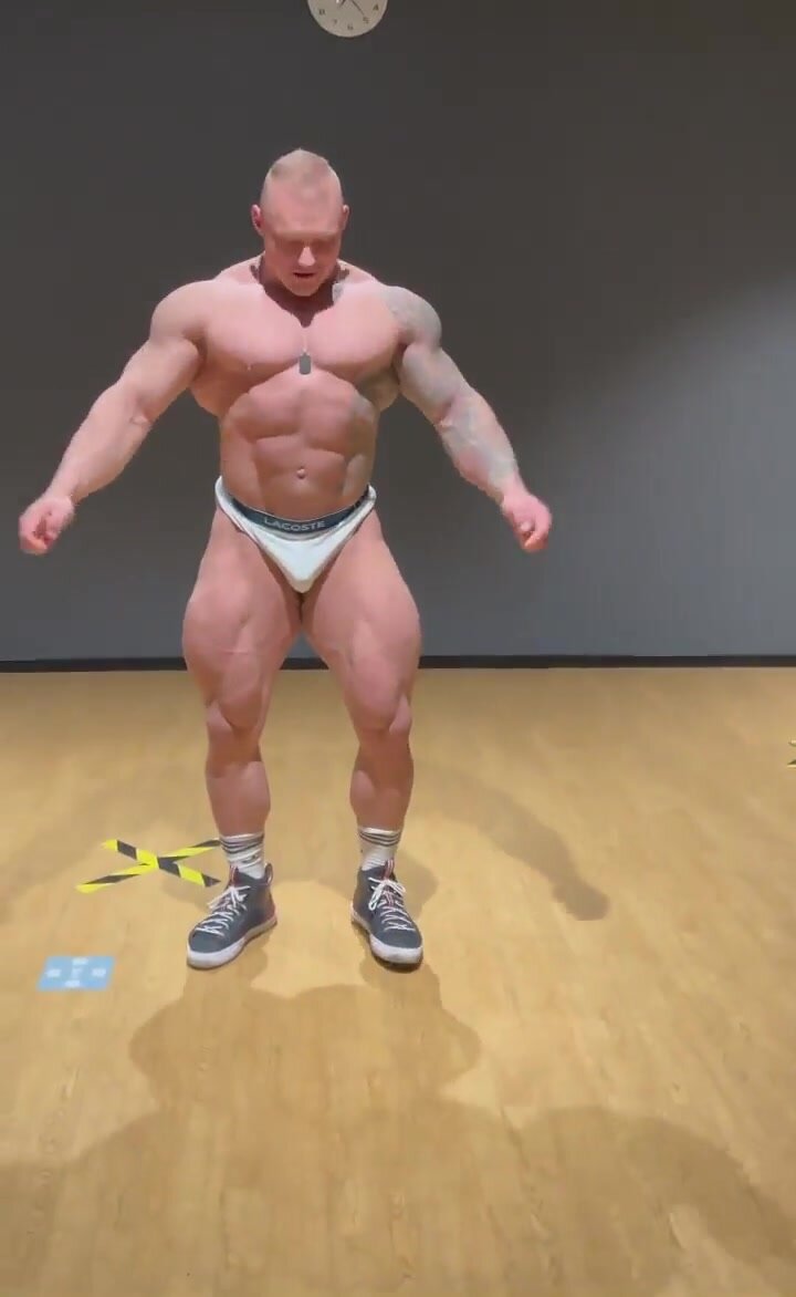 Bodybuilder posing - video 17