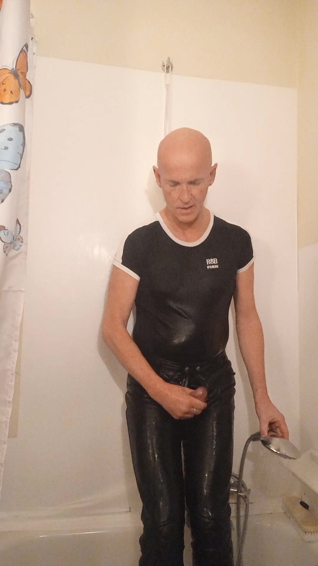 Wet leather - video 2