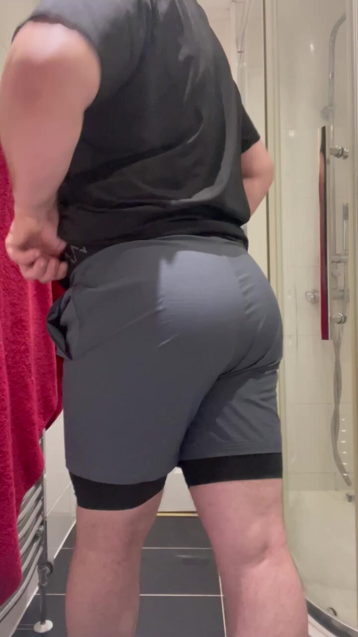 Bubblebutt in Gym Shorts