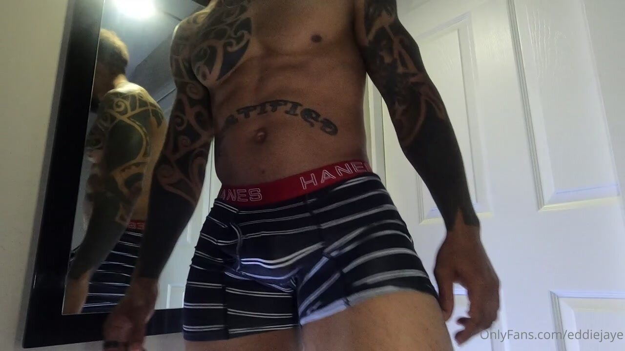 thick blatino zaddy gives u a good dick.