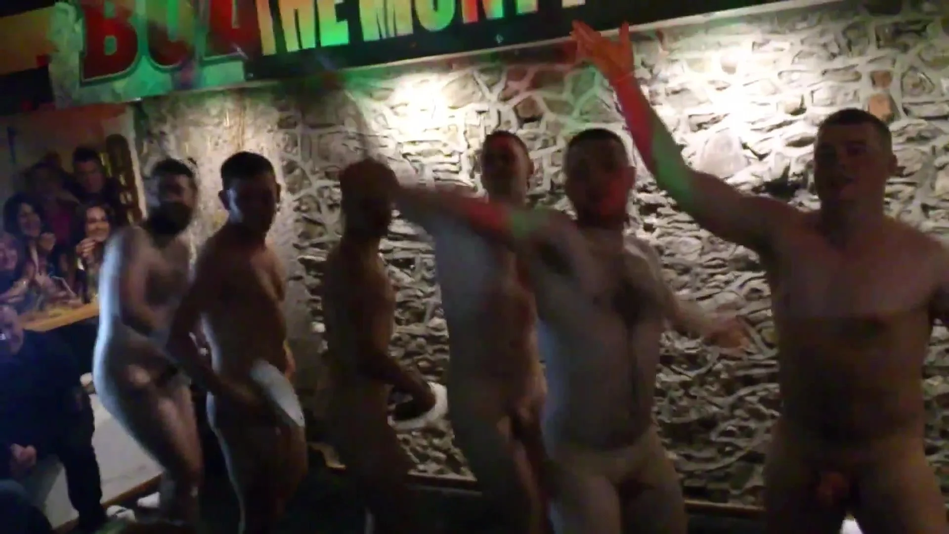 Full monty: Amateur full monty -2 - ThisVid.com