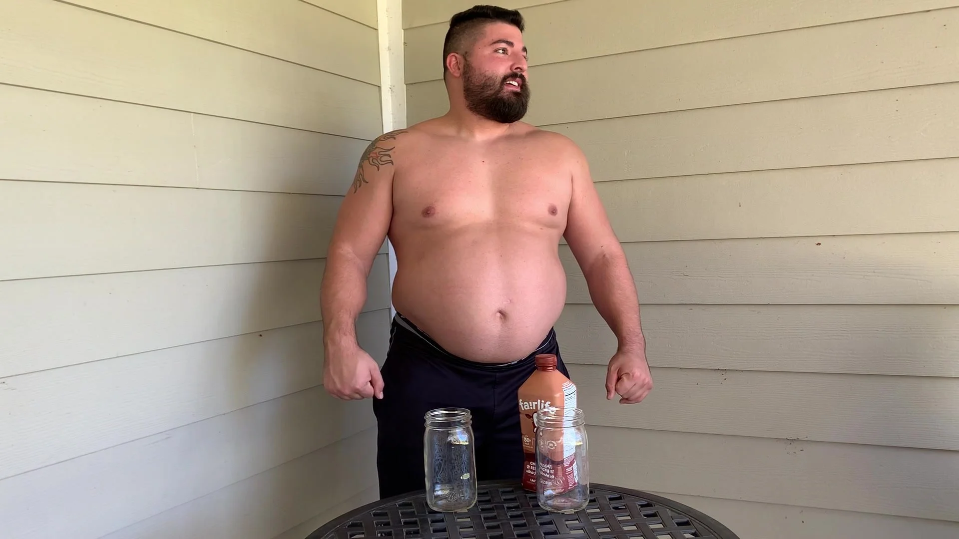 Gainer chugs soda - video 3 - ThisVid.com