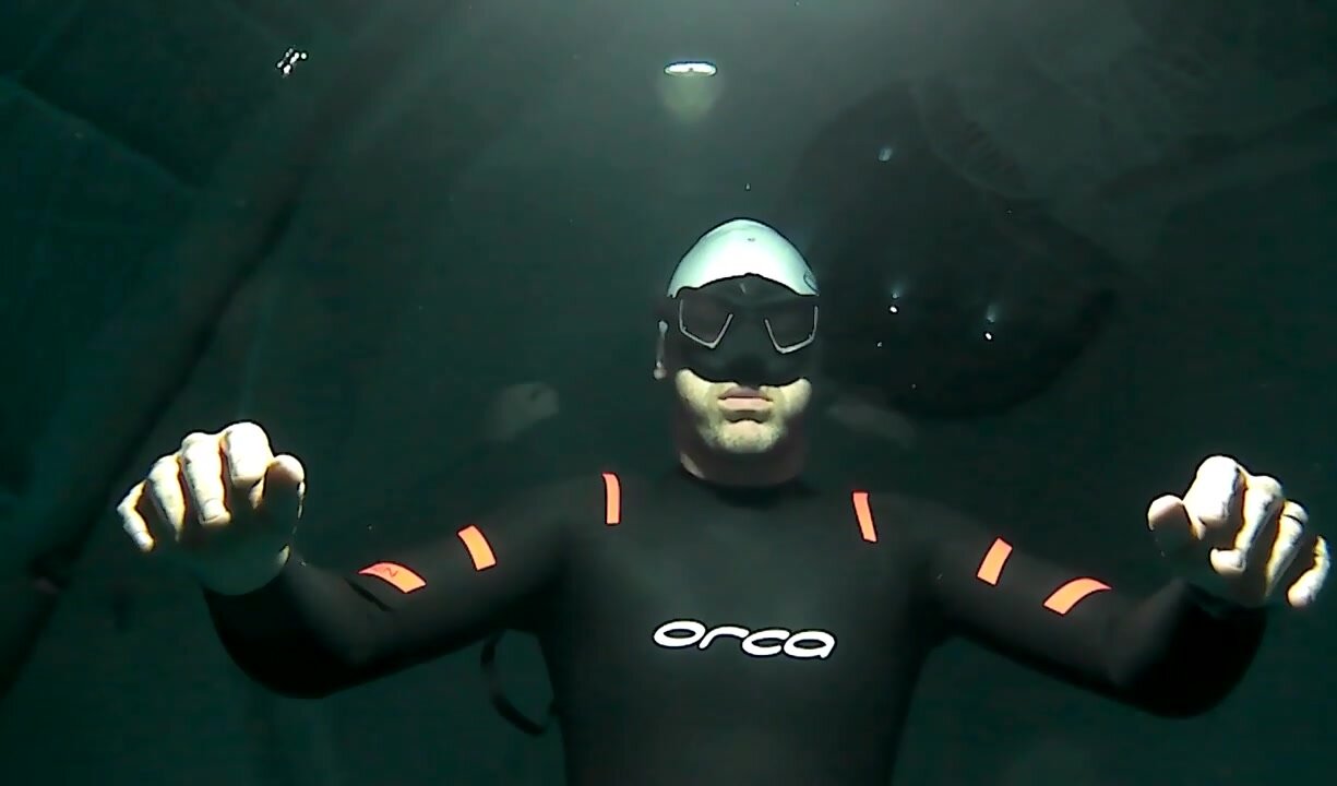 Underwater static breathold in tight wetsuit