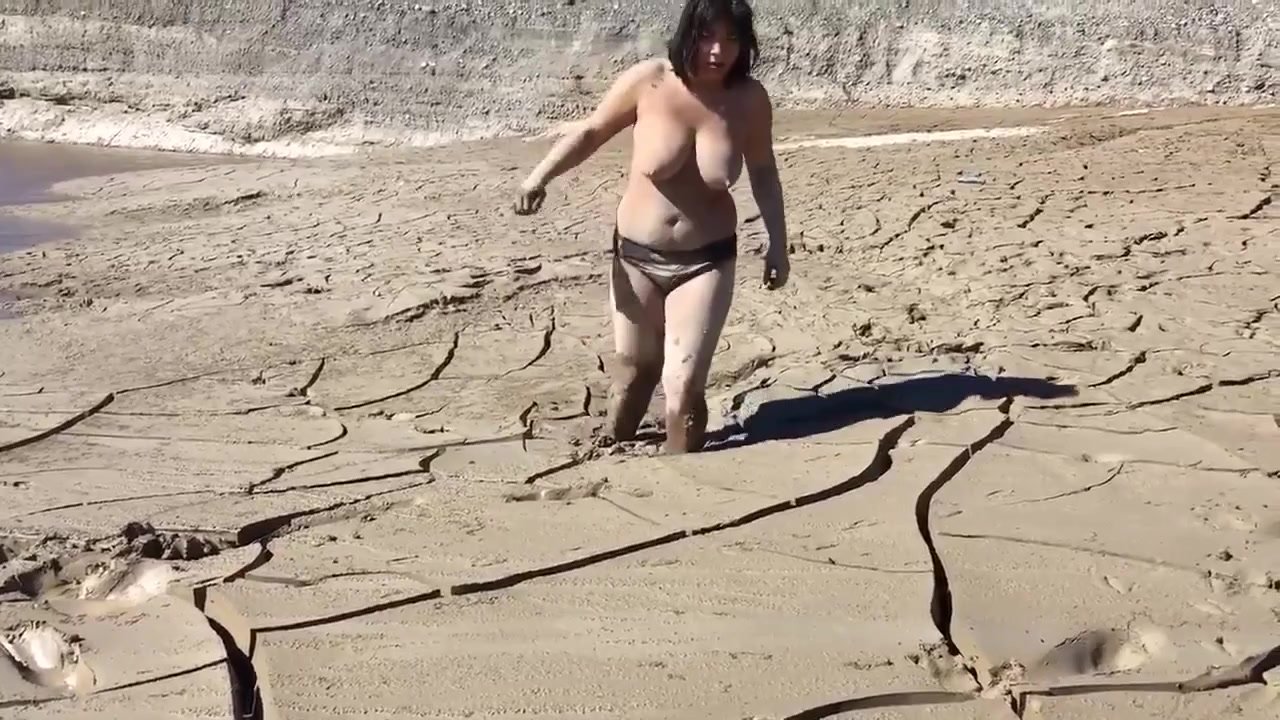 Chubby asian MILF loves getting filthy in the mud