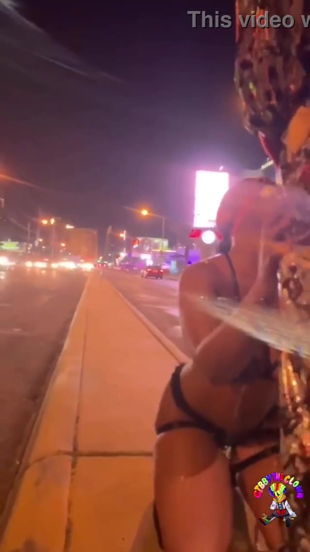Clown pisses on hooker in Vegas
