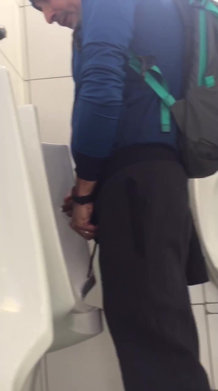 Urinal spy vid 16 - married backpacker