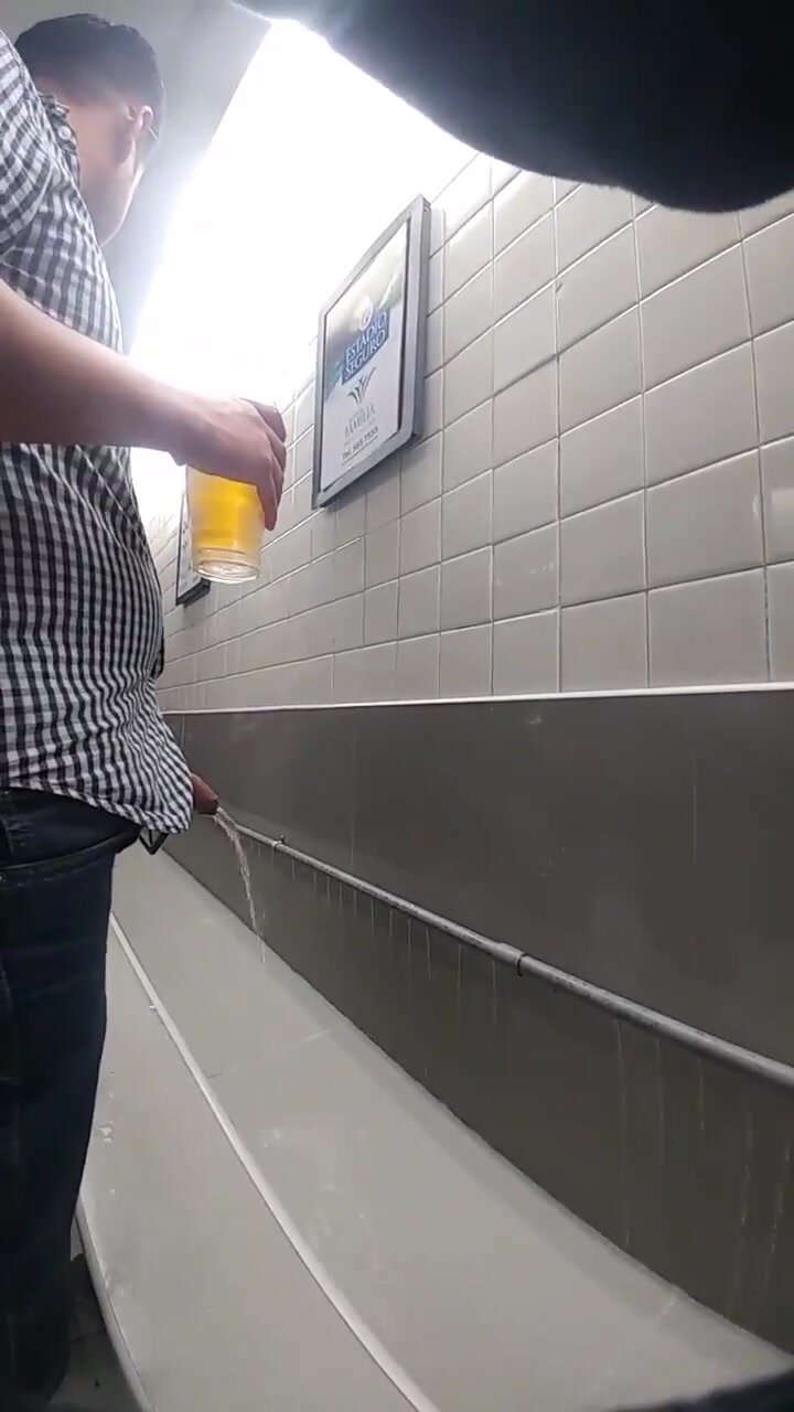 Urinal spy vid 19 - pissing with beer