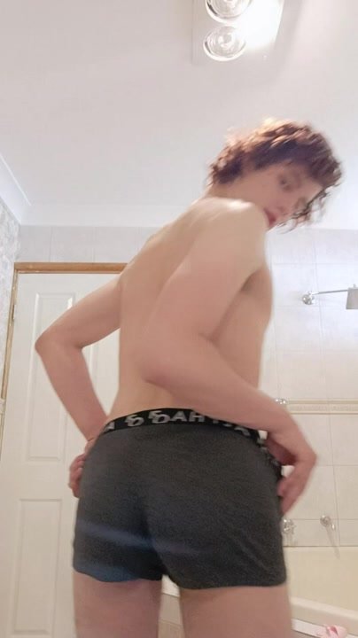 Twink fingers and jerks off in shower