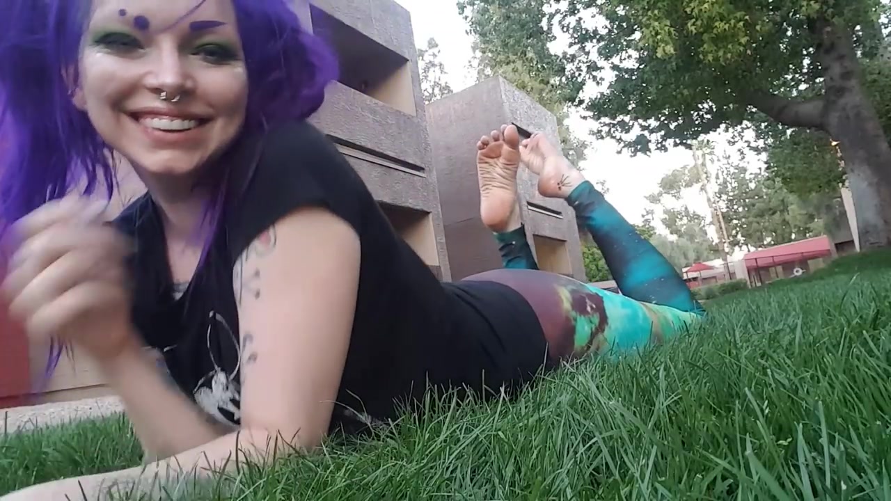 hippie goth babe shows off her feet