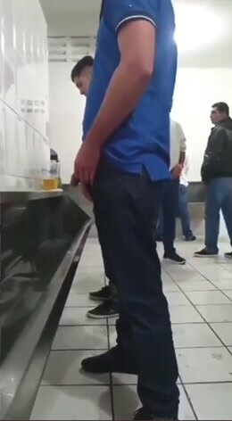 Urinal spy vid 39 - blue T-shirt