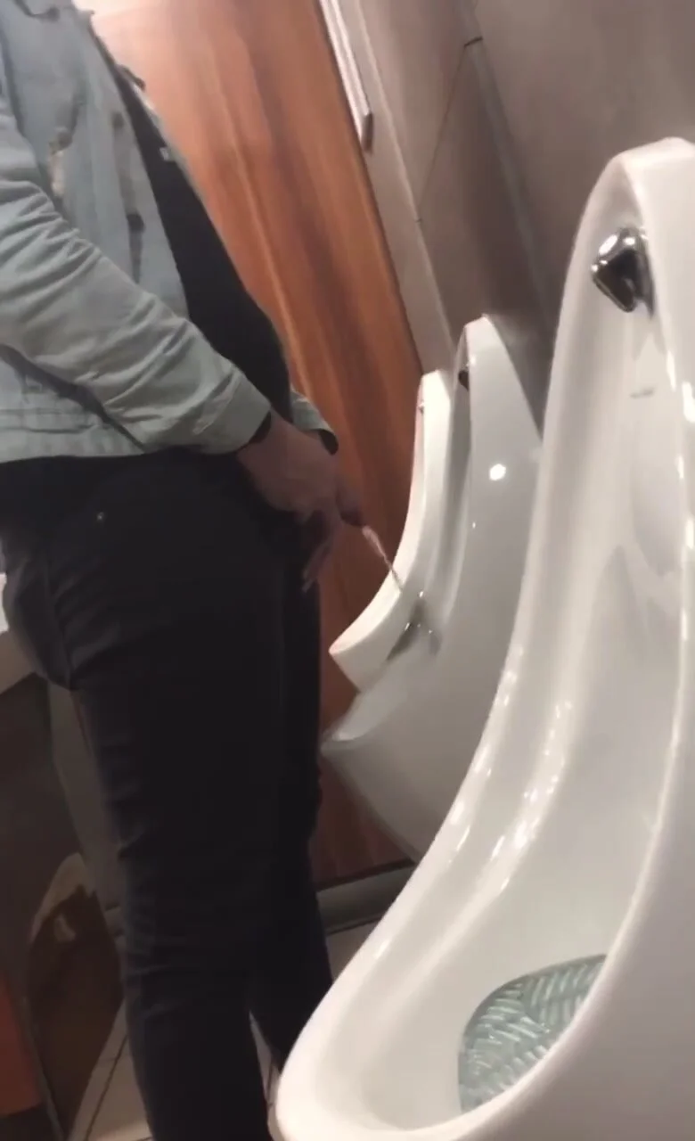 Urinal spy vid 58 - jean jacket pic