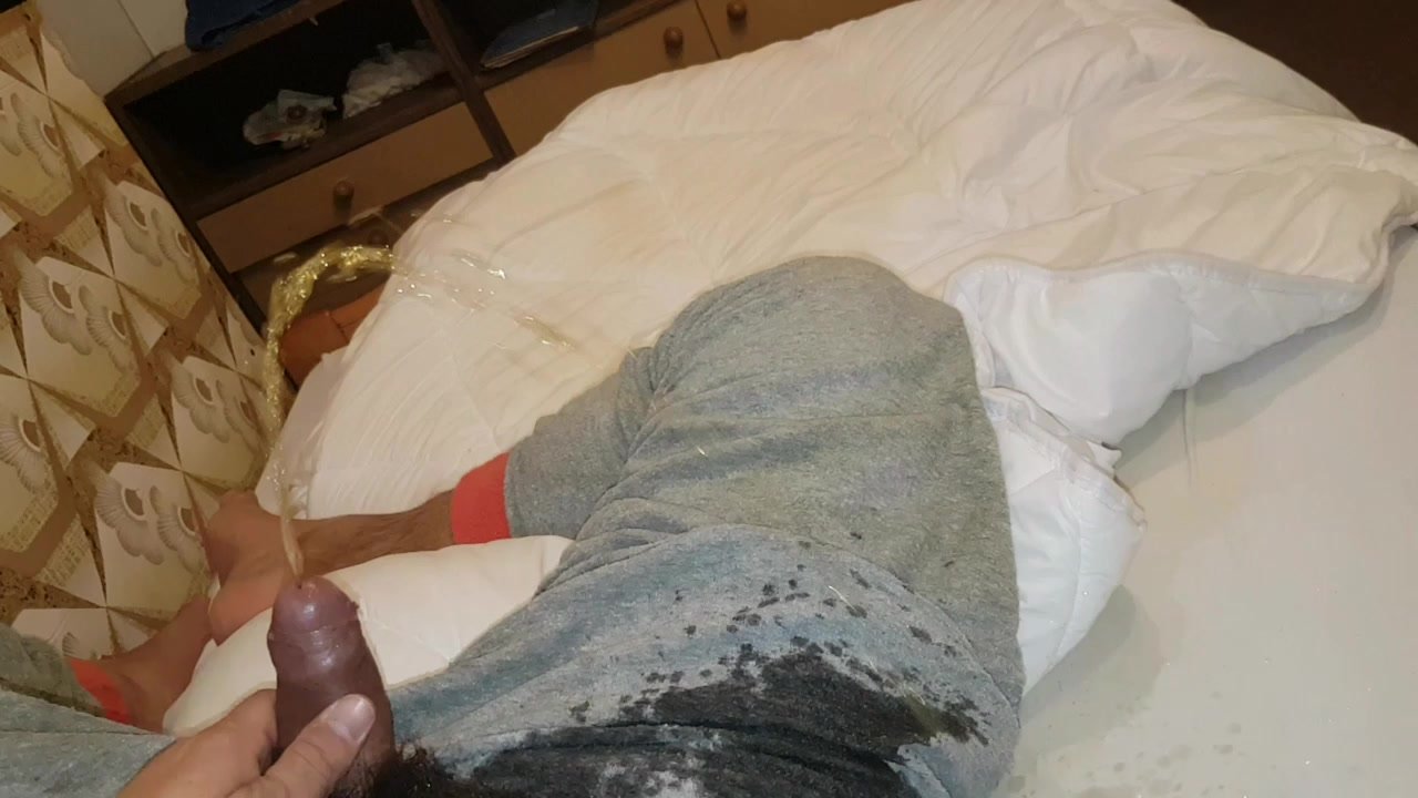 Pissing in unprotected Bed