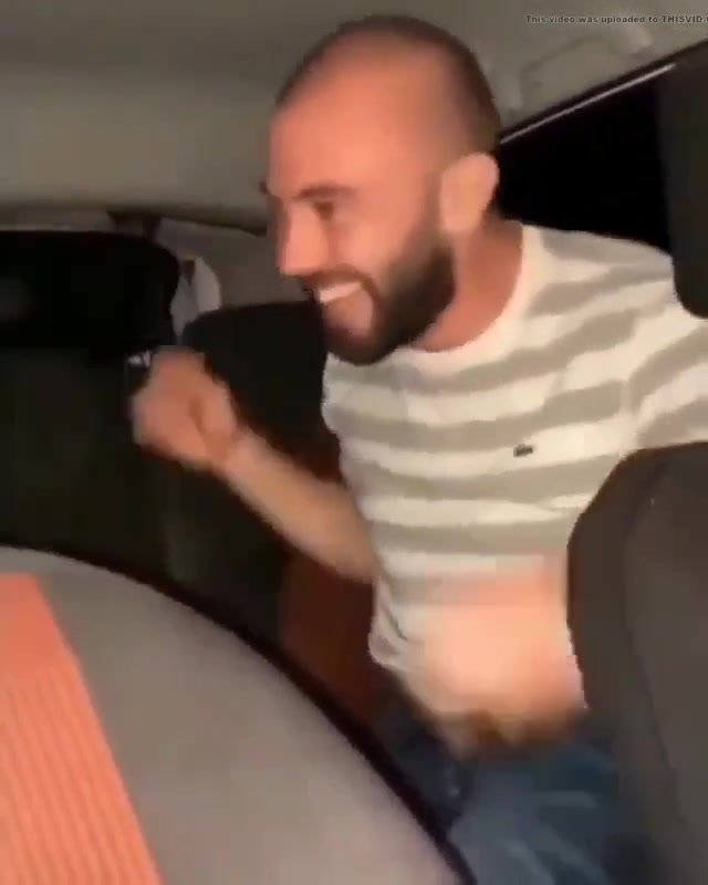 str8 guys flashing his ass in back seat