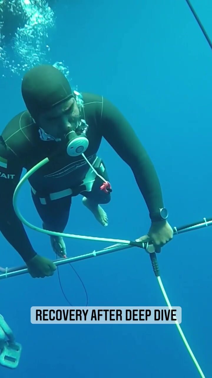 Arab freediver breathing barefaced underwater