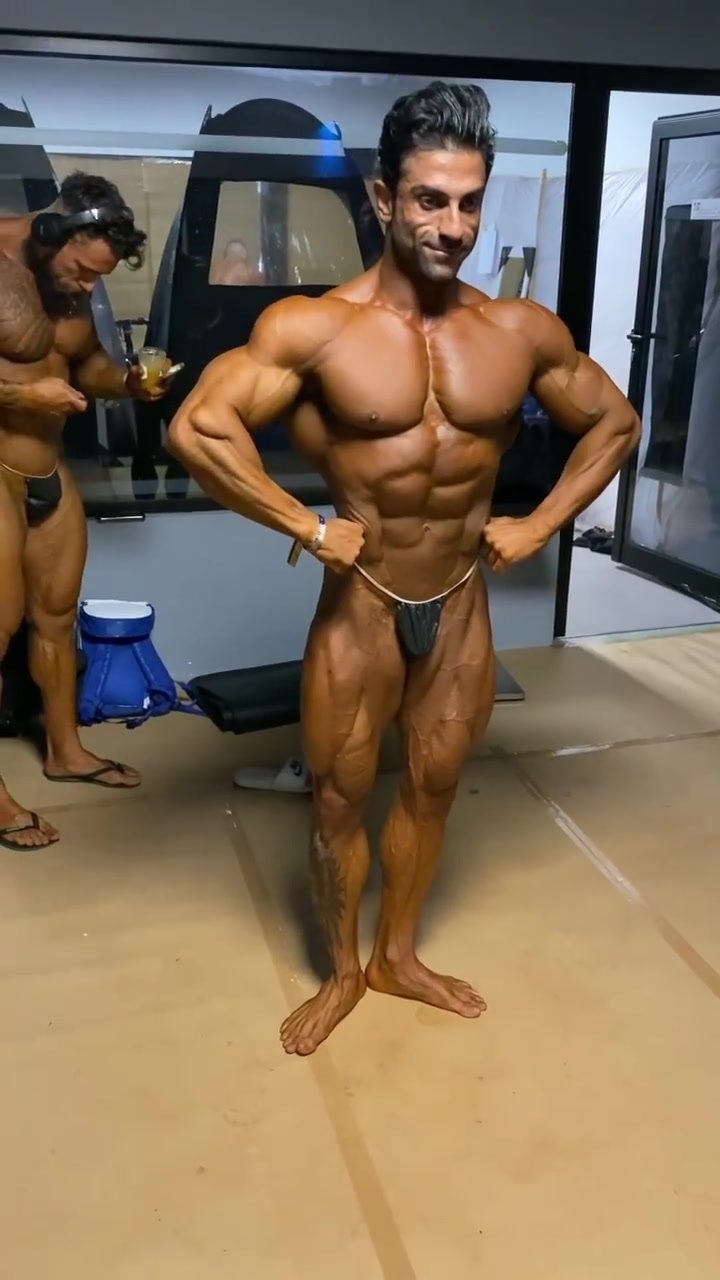 bodybuilder posing no nude