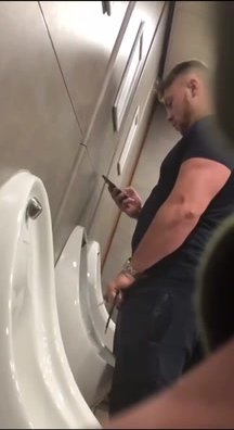Urinal spy vid 83 - muscled and silver watch