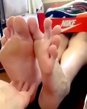 Teen feet tickling