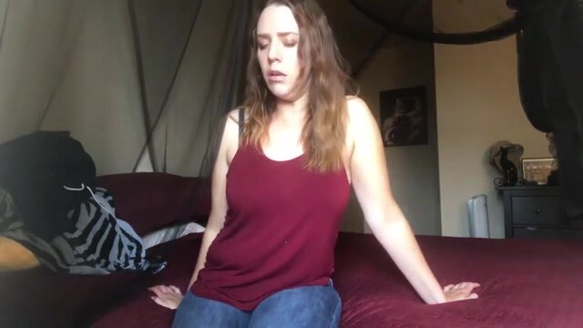 Hot Thicc Girl Farts in jeans
