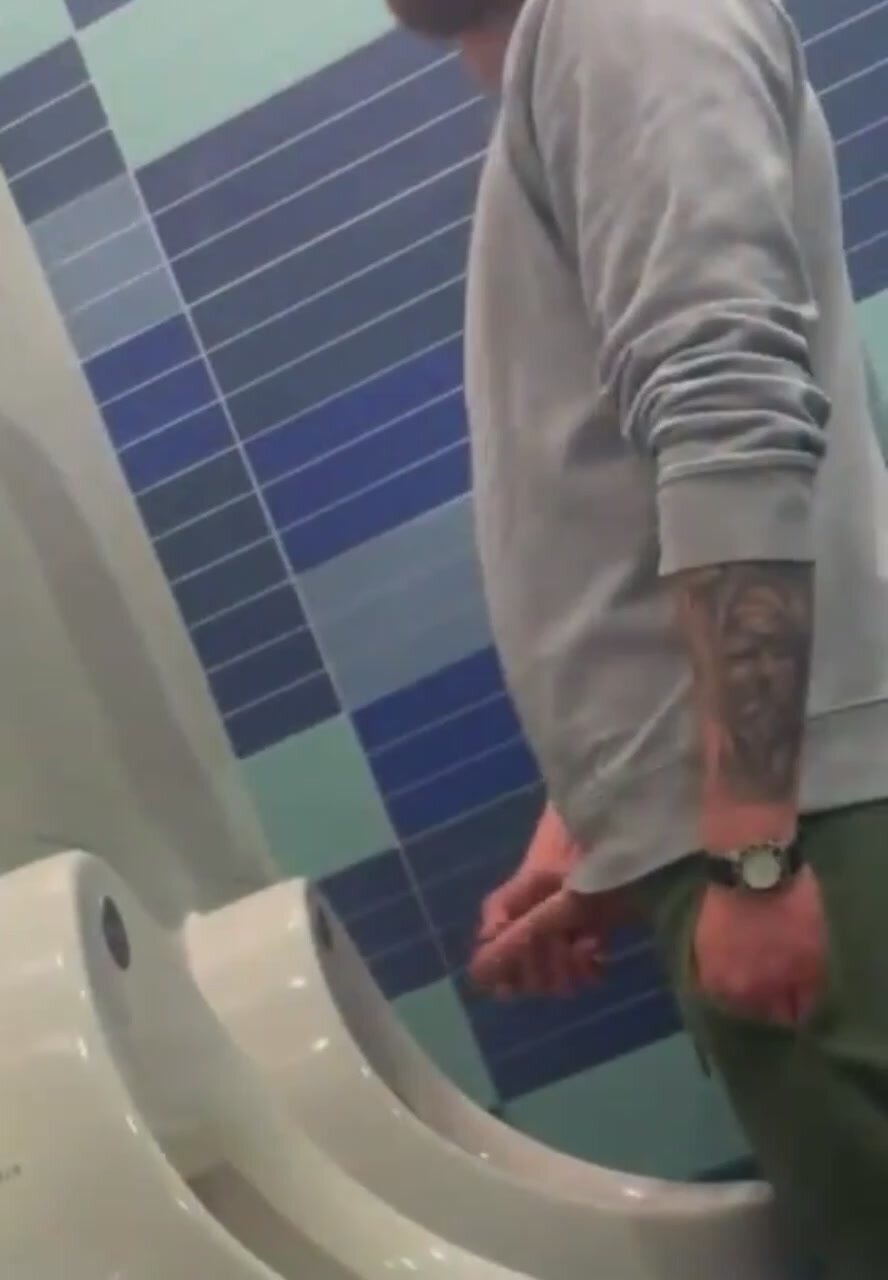 Big dick at urinal - video 5