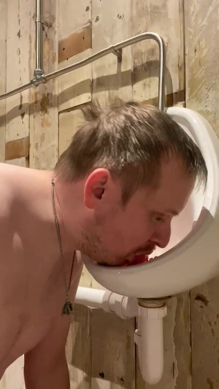Slave cleaning urinal