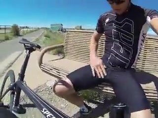 Cylclist piss in lycra