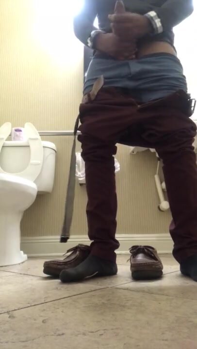 DAMN HE GOT BIG FEET AND EVERYTHING ELSE IS RIGHT TOO!