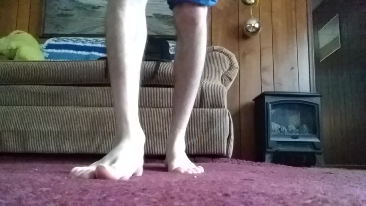Barefeet are back