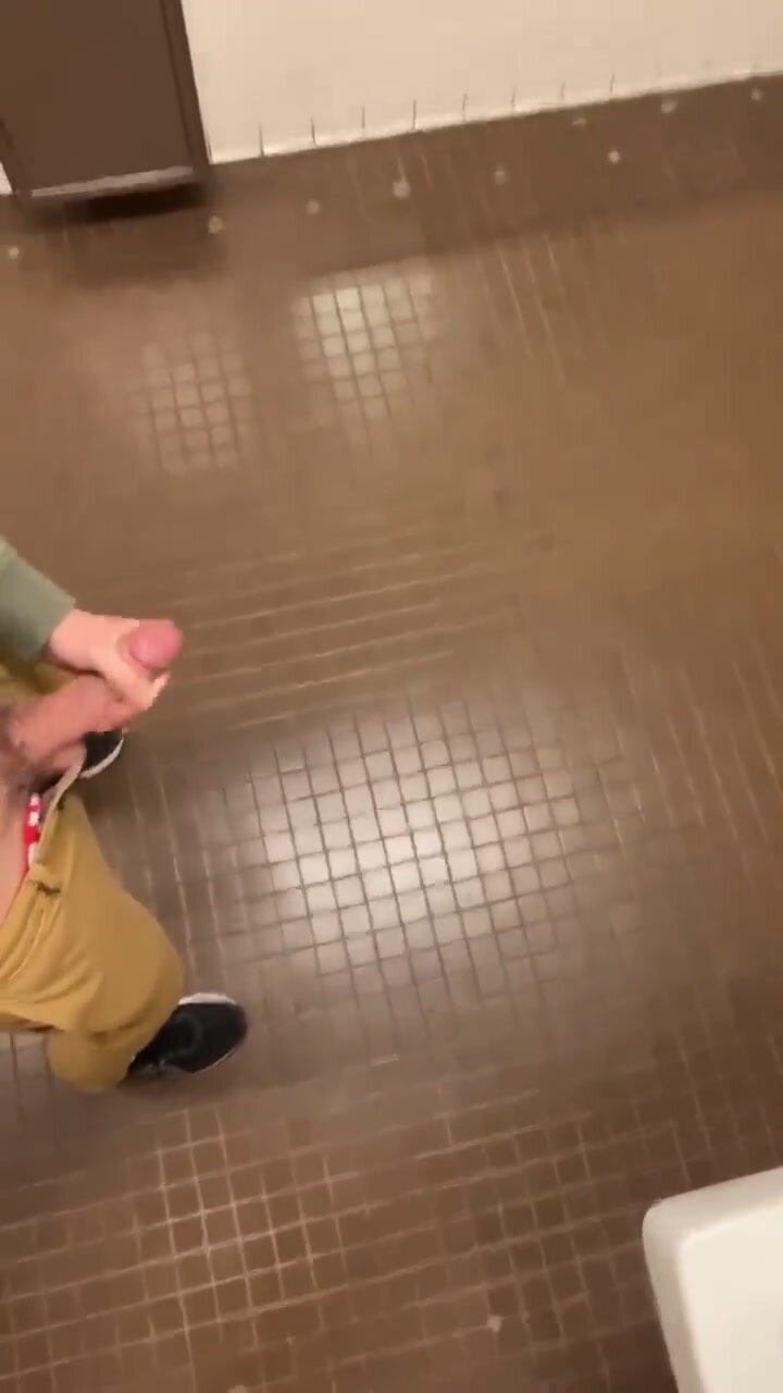 Pig shoots across men\