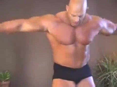 Body Builder Shows Off