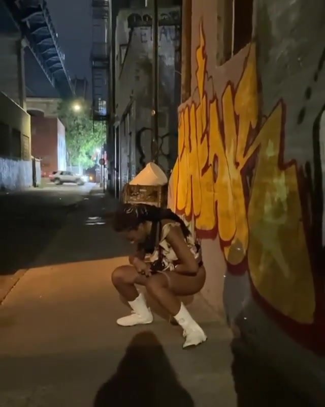 Ebony pissing in alley