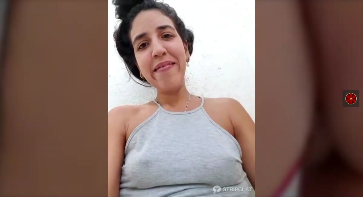 latina masturbate to squirt public street show