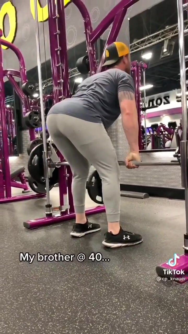 Brothers compete who has the biggest ass